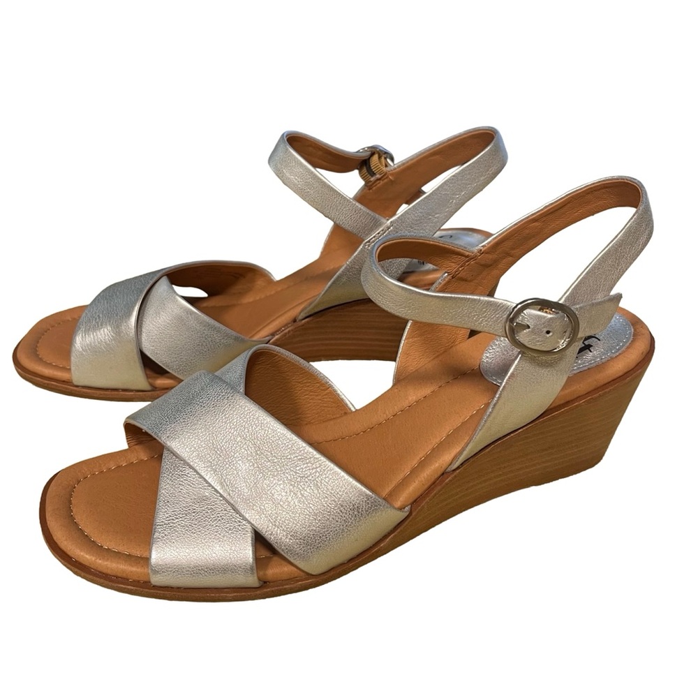 NEW Sofft Gabella Crisscross Silver Leather Sz 11 Strappy Wedge Heel Sandals